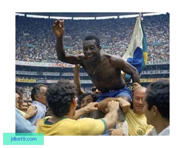 体育画报足坛五十大巨星评选梅西马拉多纳贝利稳居前三引领时代传奇